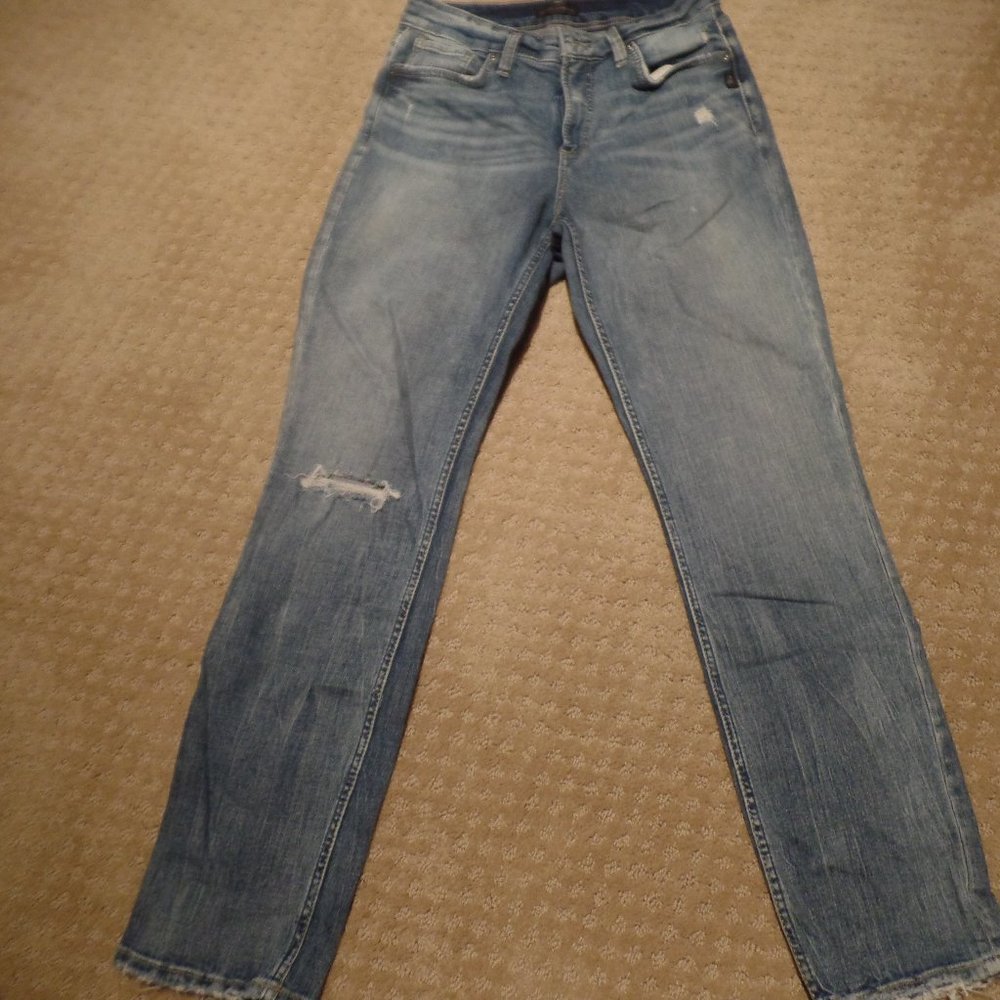 Women's Silver Jeans. Size 30 x 31.  Style Avery Straight Style. Light wash